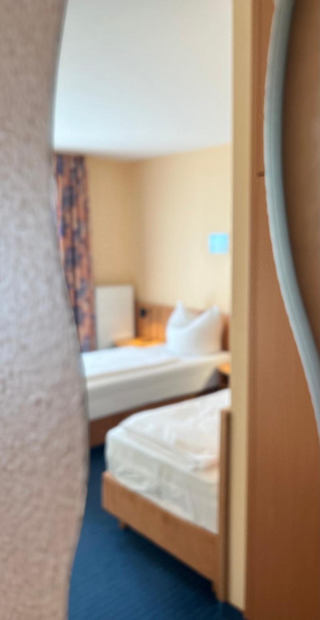 Tm Hotel Есен Екстериор снимка