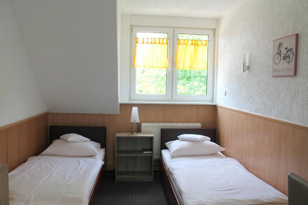 Tm Hotel Есен Екстериор снимка