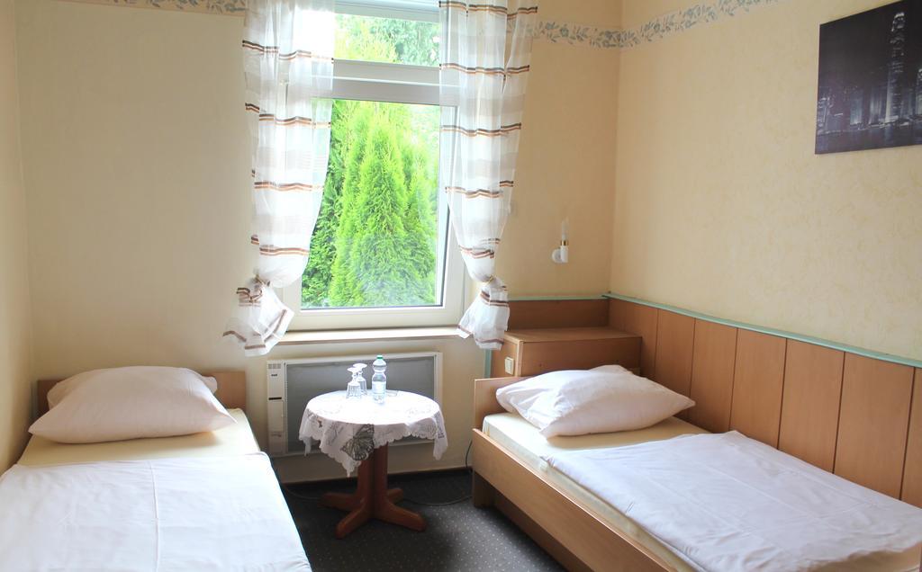 Tm Hotel Есен Екстериор снимка